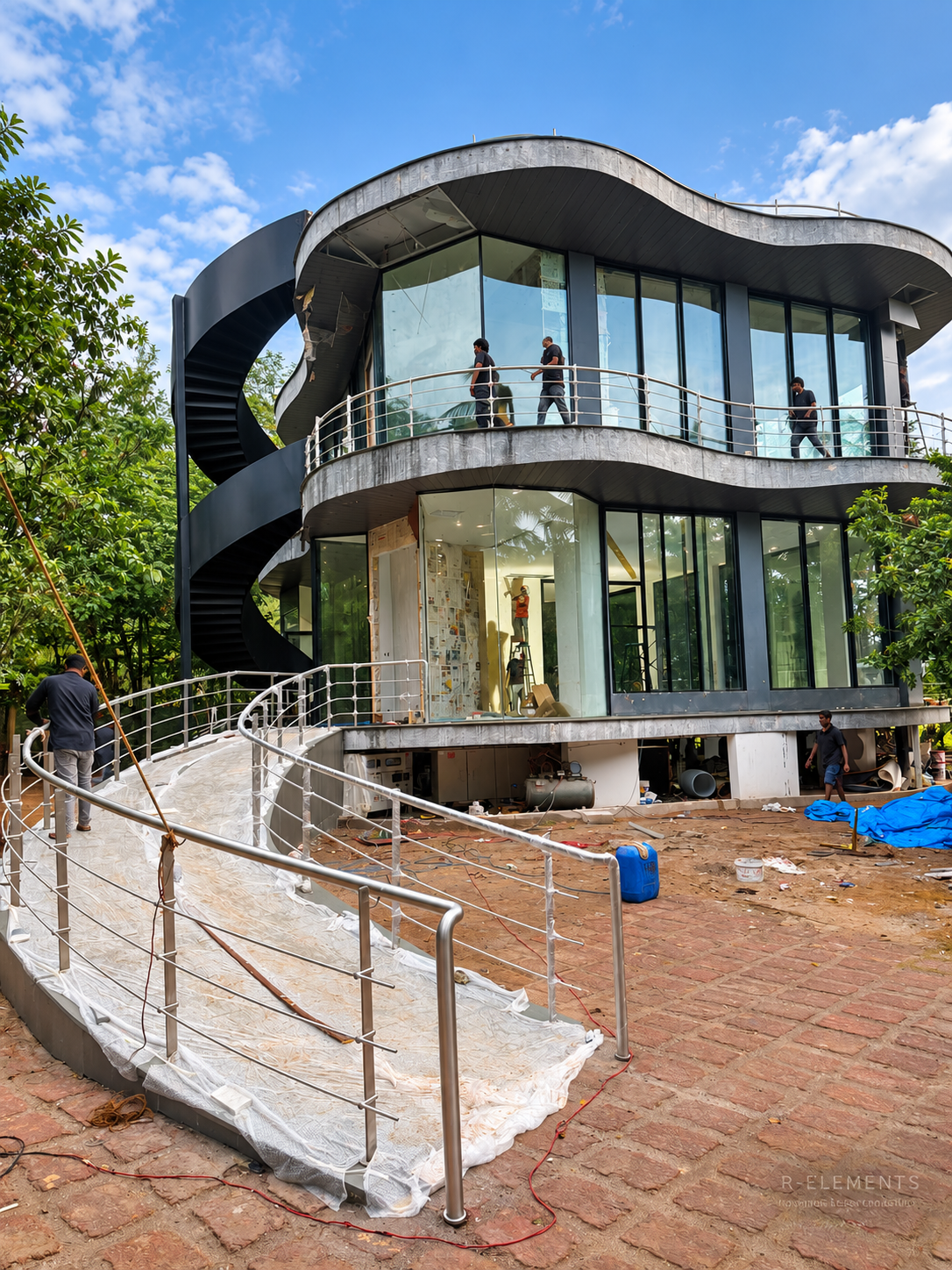 Contemporary curved building
